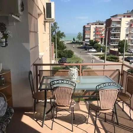 Feher Gyongy Apartman Siófok
