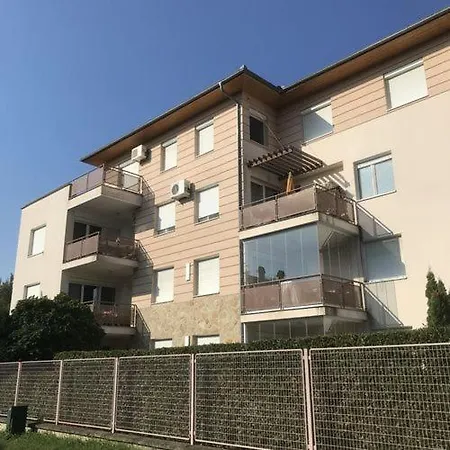 Feher Gyongy Apartman Siófok